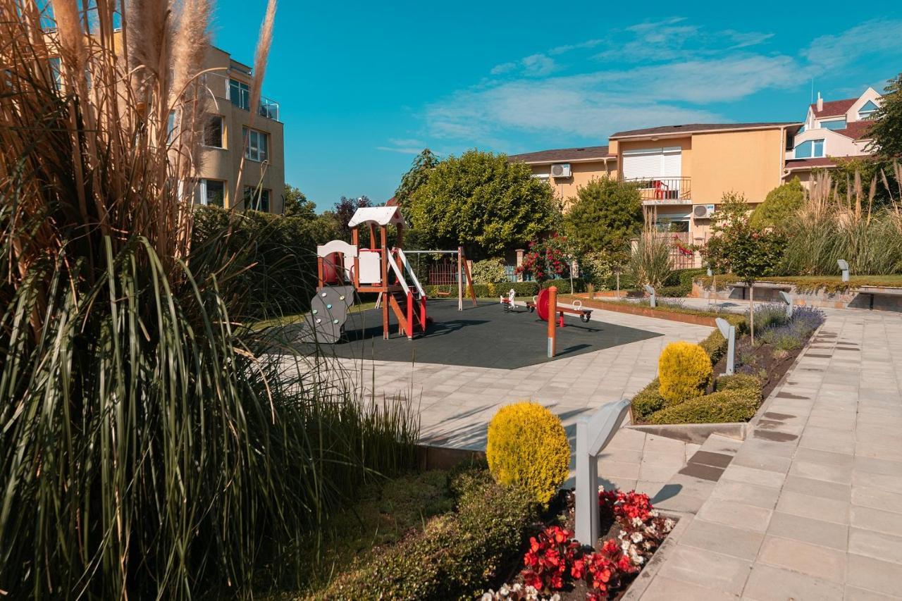 Freddo Apartment - Coral Residence Complex With Parking & Pool Varna Exterior photo