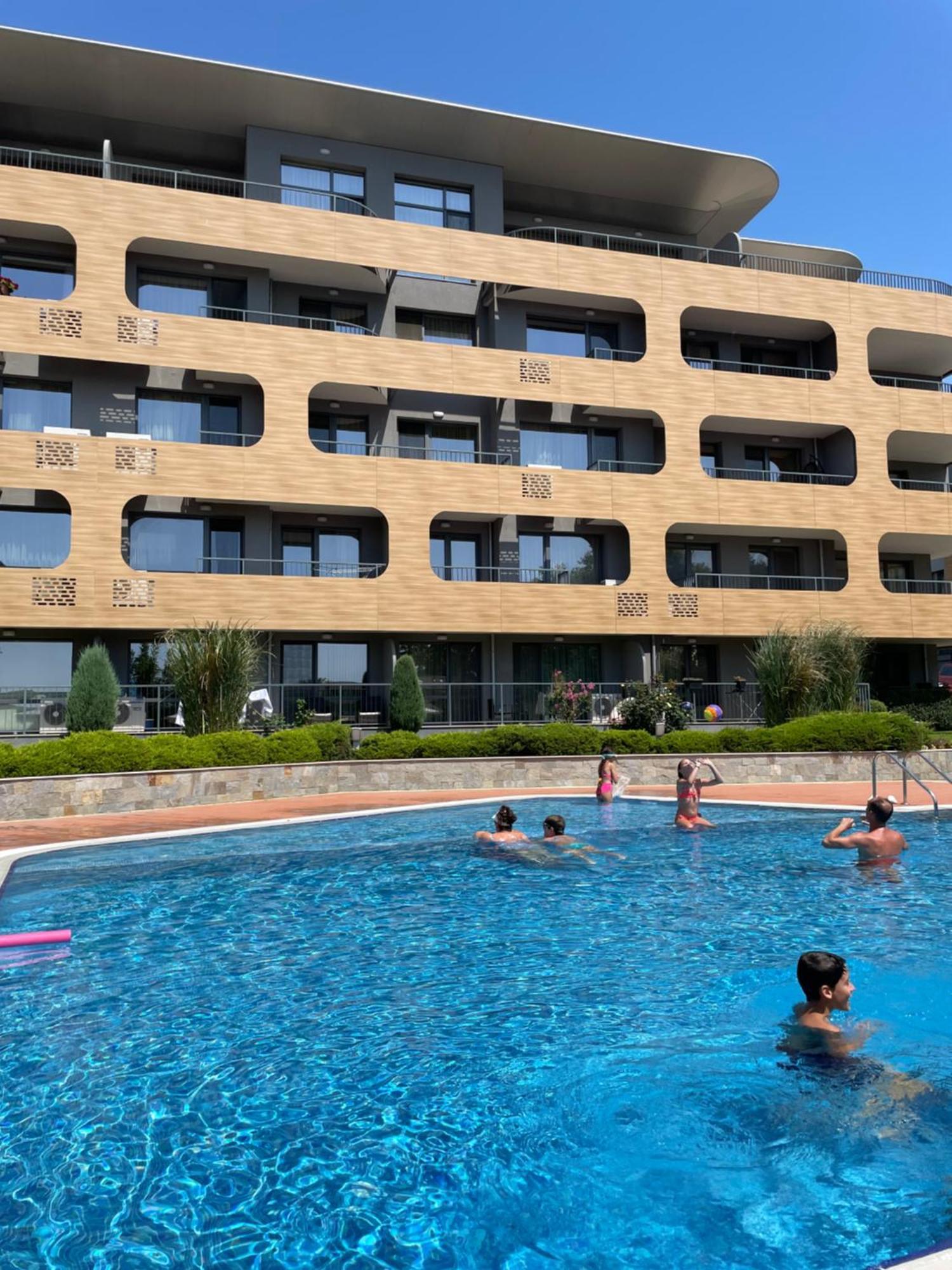 Freddo Apartment - Coral Residence Complex With Parking & Pool Varna Exterior photo